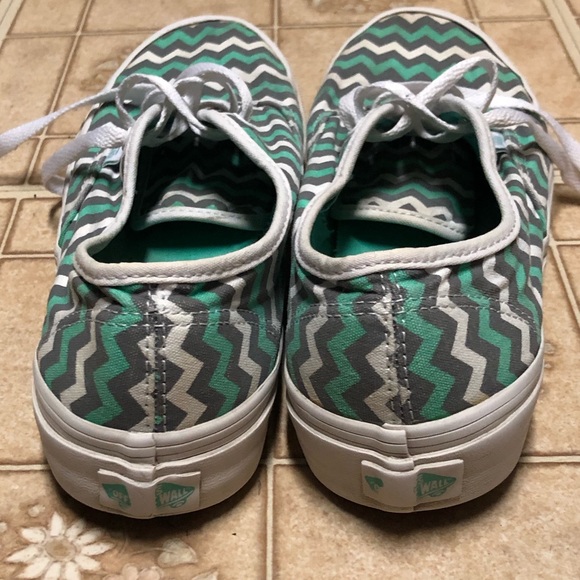 Vans - Picture 4 of 6